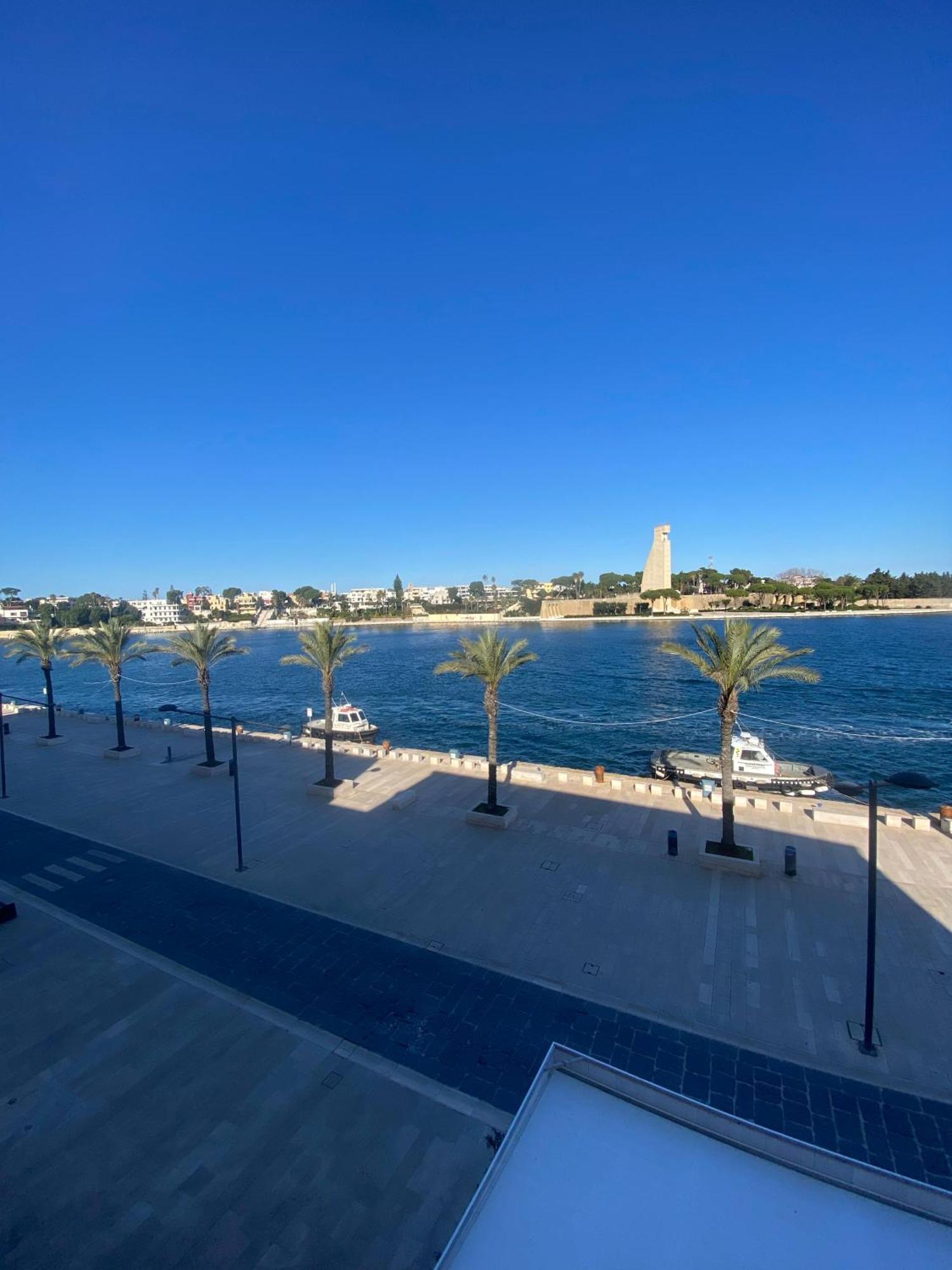 شقة Regina Del Porto برينديسي المظهر الخارجي الصورة