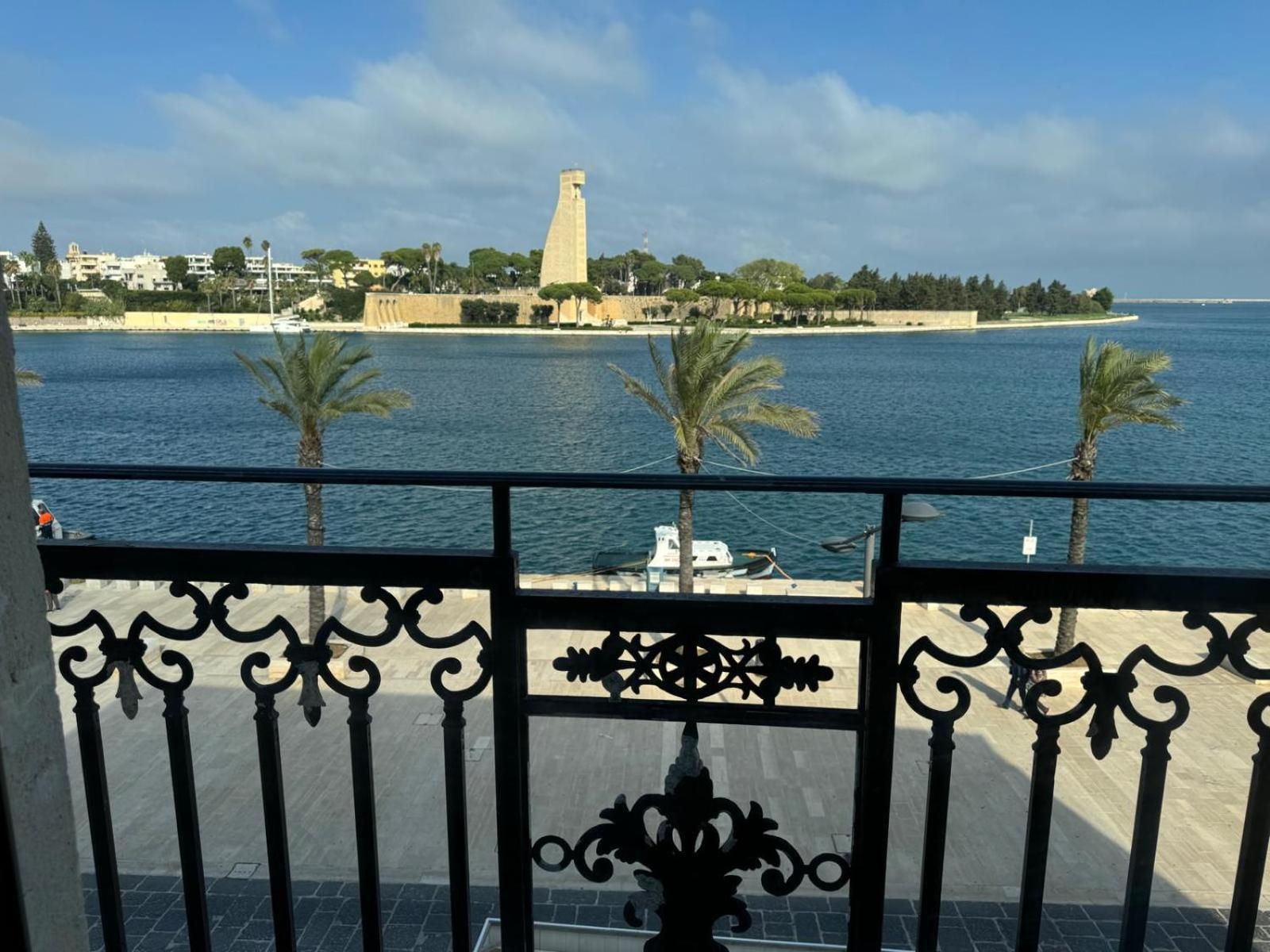شقة Regina Del Porto برينديسي المظهر الخارجي الصورة