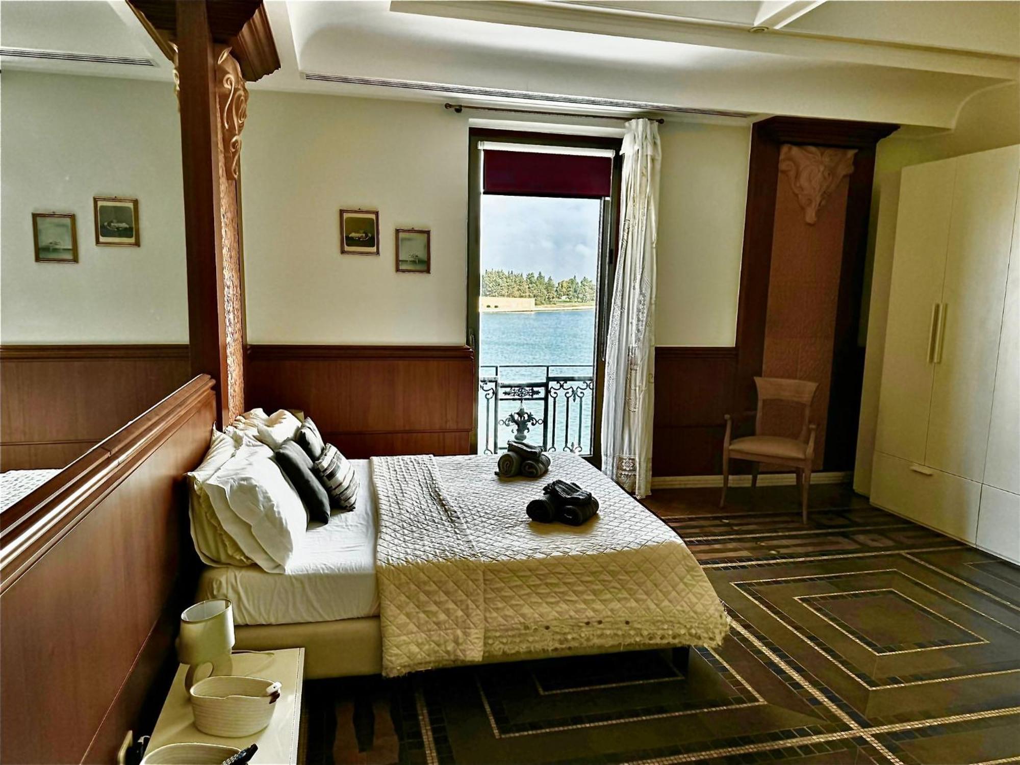 شقة Regina Del Porto برينديسي المظهر الخارجي الصورة